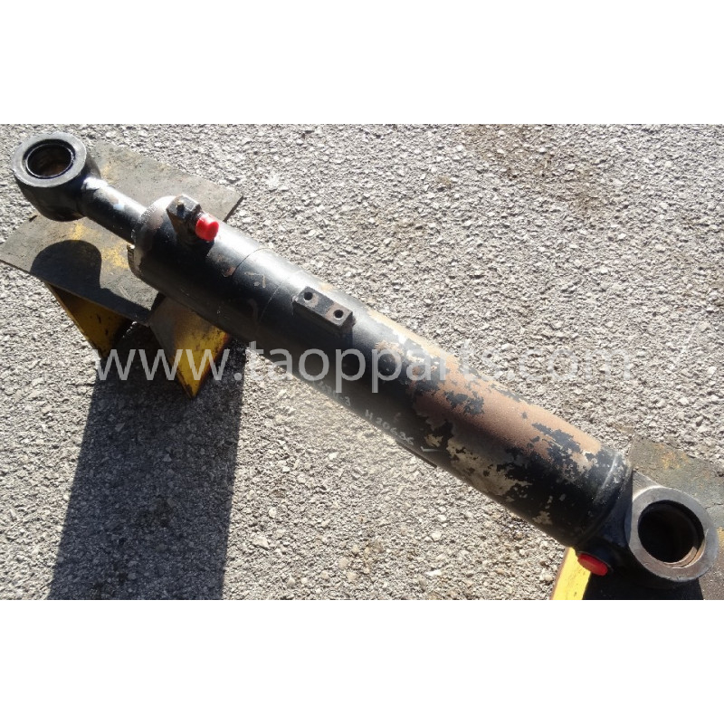 Komatsu cylinder... Komatsu cylinder...