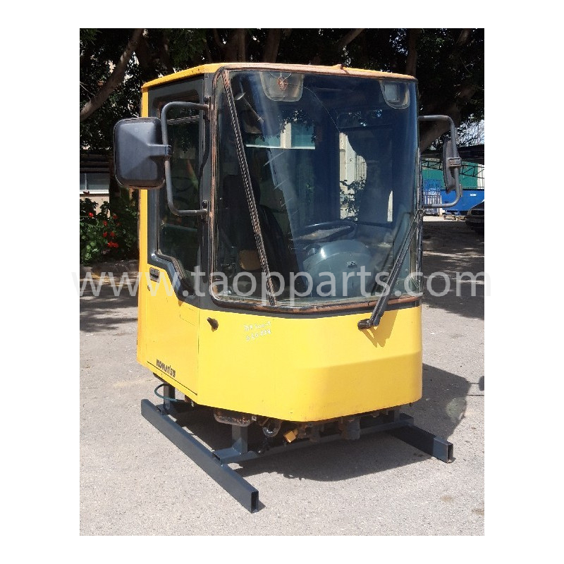 Komatsu Cab 425-56-21050... Komatsu Cab 425-56-21050...
