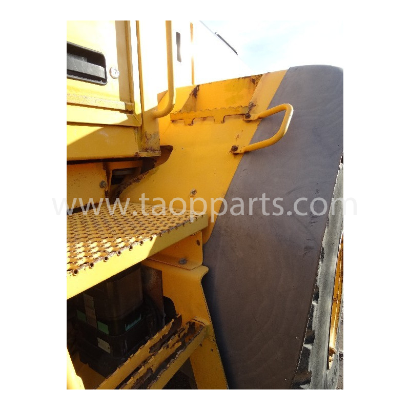 used Volvo Fender 11400848... used Volvo Fender 11400848...