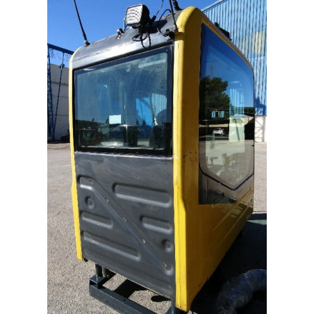Cabina Komatsu 20Y-53-00481... Cabina Komatsu 20Y-53-00481...