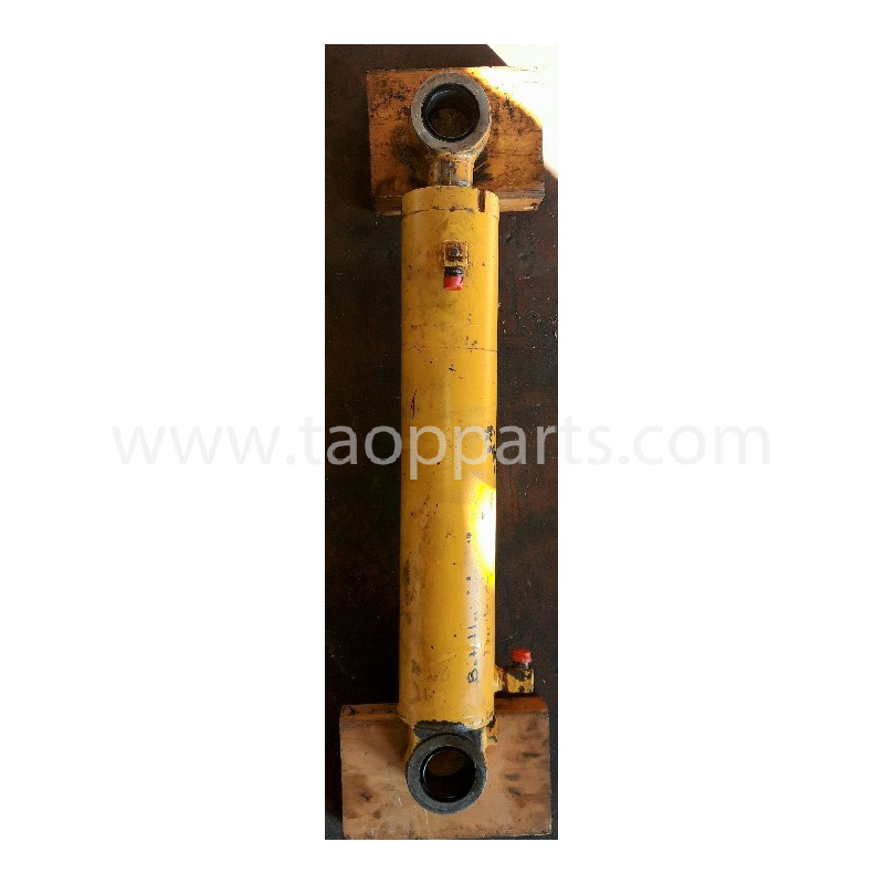 used Steering cylinder... used Steering cylinder...