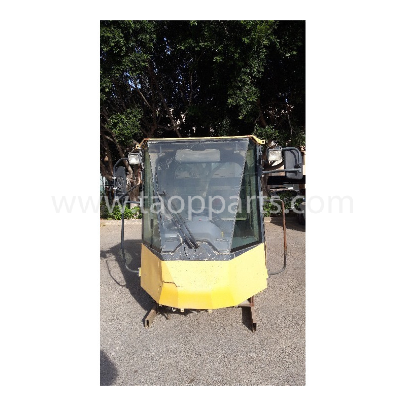 Komatsu Cab 423-56-H3602... Komatsu Cab 423-56-H3602...