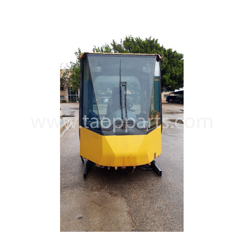 Komatsu Cab 425-926-3415... Komatsu Cab 425-926-3415...