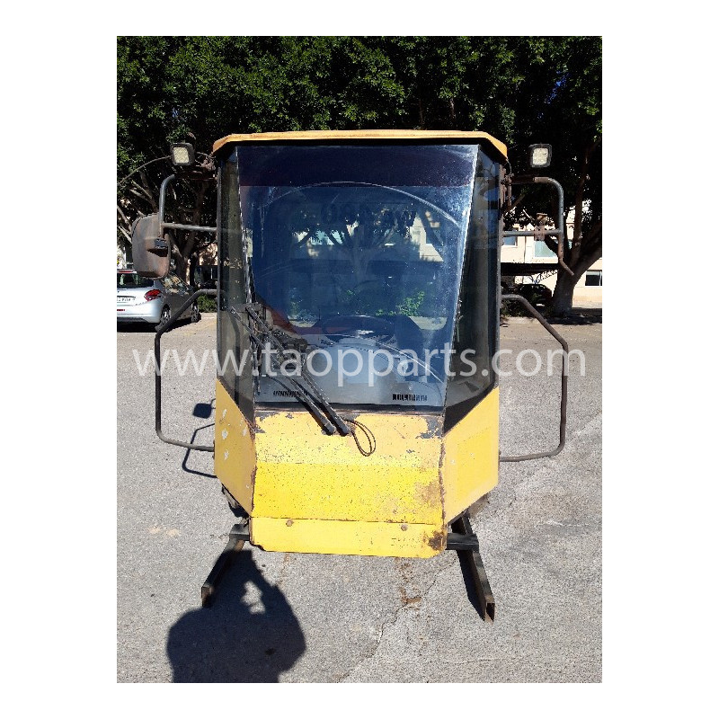 Komatsu Cab 421-56-H4E00... Komatsu Cab 421-56-H4E00...