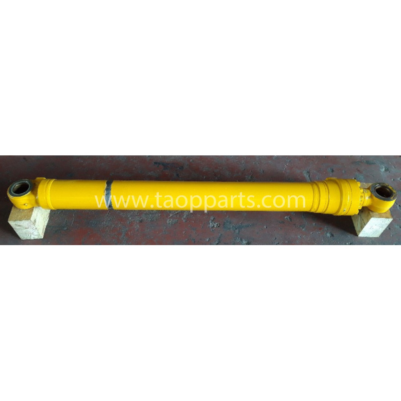 Boom Cylinder 707-01-0C040... Boom Cylinder 707-01-0C040...