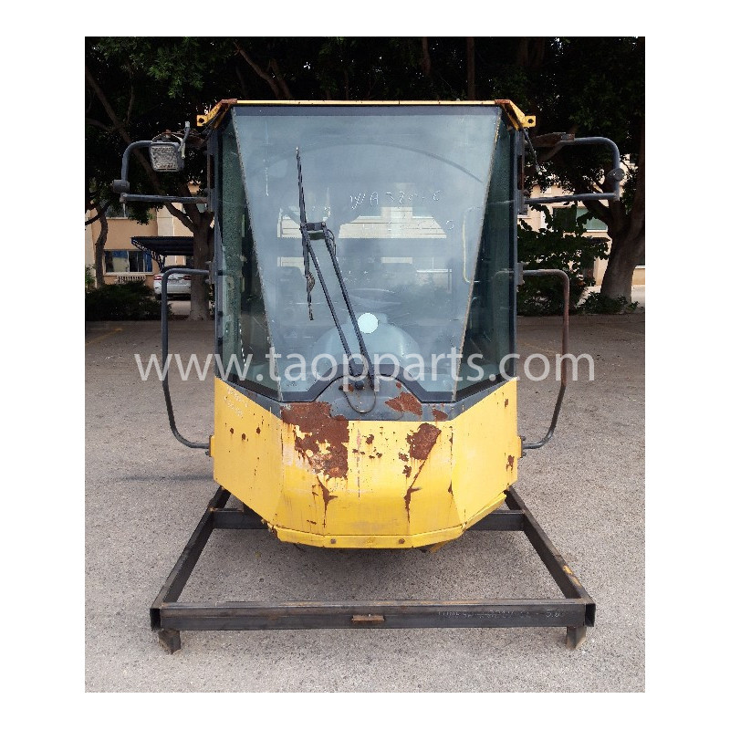 Komatsu Cab 423-56-H3605... Komatsu Cab 423-56-H3605...