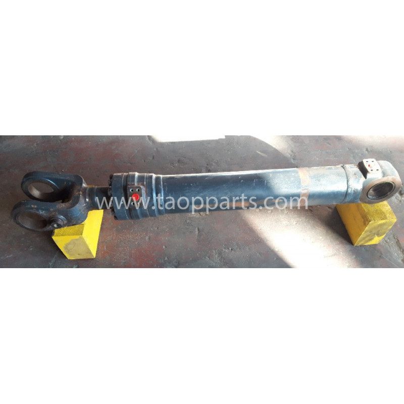 Komatsu Lift cylinder... Komatsu Lift cylinder...