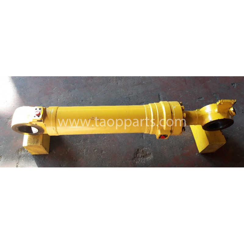 Komatsu cylinder... Komatsu cylinder...