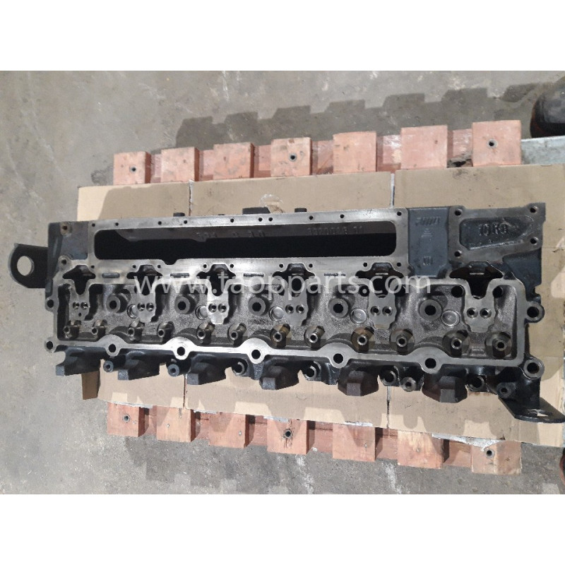 Cylinder head 6742-12-1110... Cylinder head 6742-12-1110...