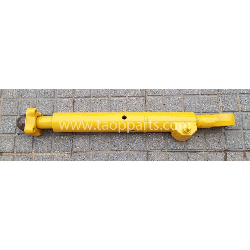 Tornillo usado Komatsu... Tornillo usado Komatsu...