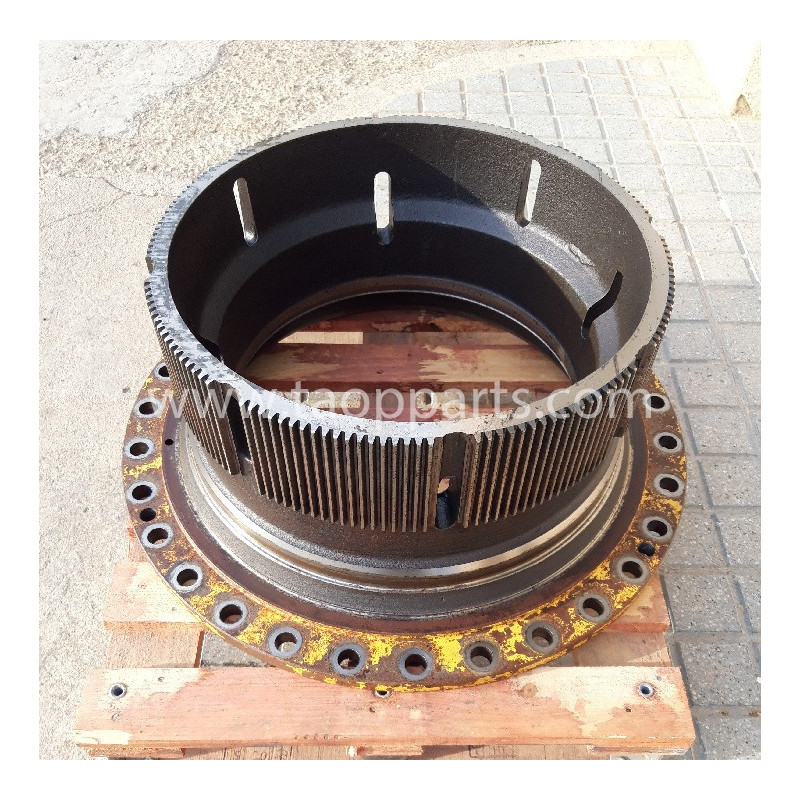 Komatsu Hub 569-33-61312... Komatsu Hub 569-33-61312...