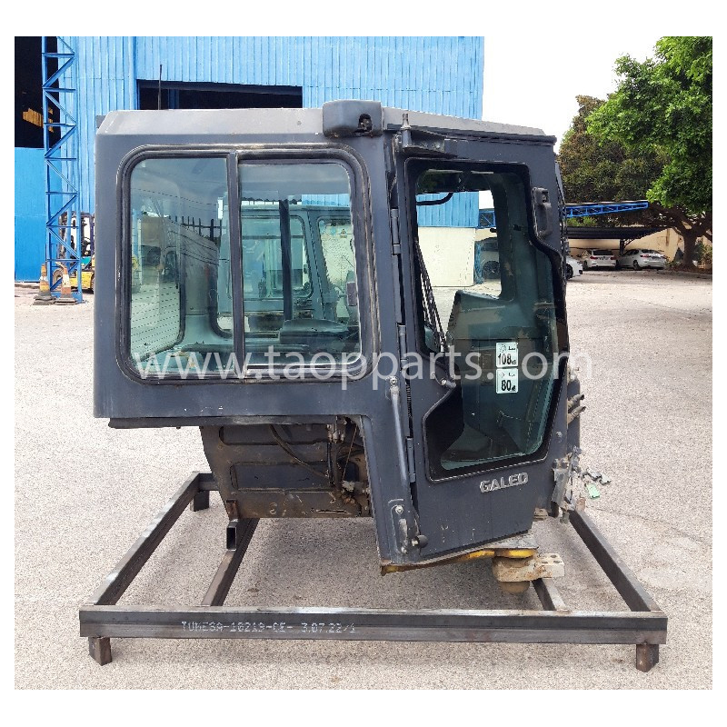 Komatsu Cab 17A-Z11-0042... Komatsu Cab 17A-Z11-0042...