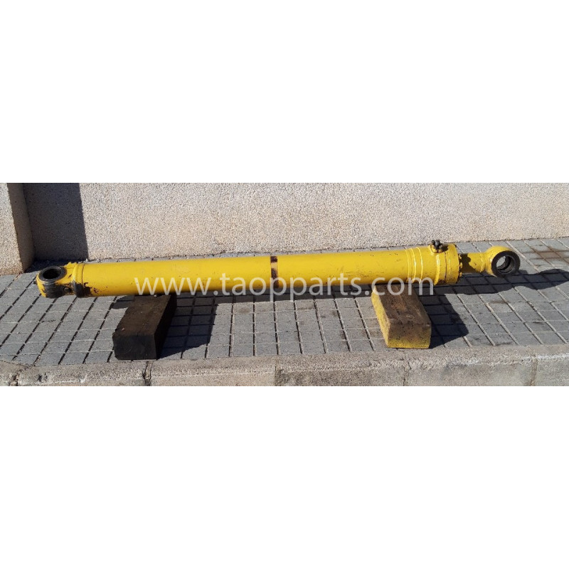 Komatsu cylinder... Komatsu cylinder...