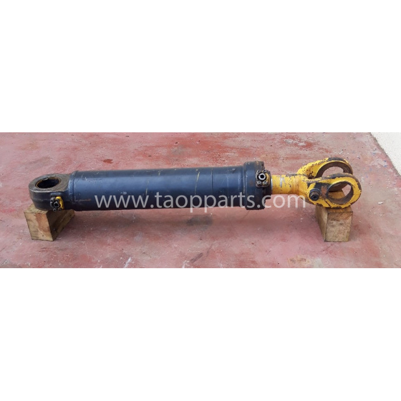 Komatsu Lift cylinder... Komatsu Lift cylinder...
