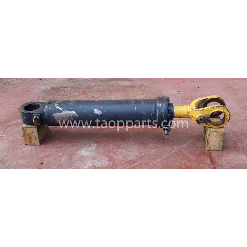 Komatsu Lift cylinder... Komatsu Lift cylinder...