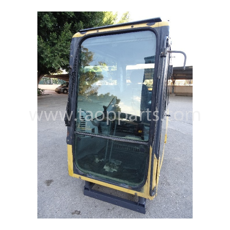 Cabina usada 208-53-00080...