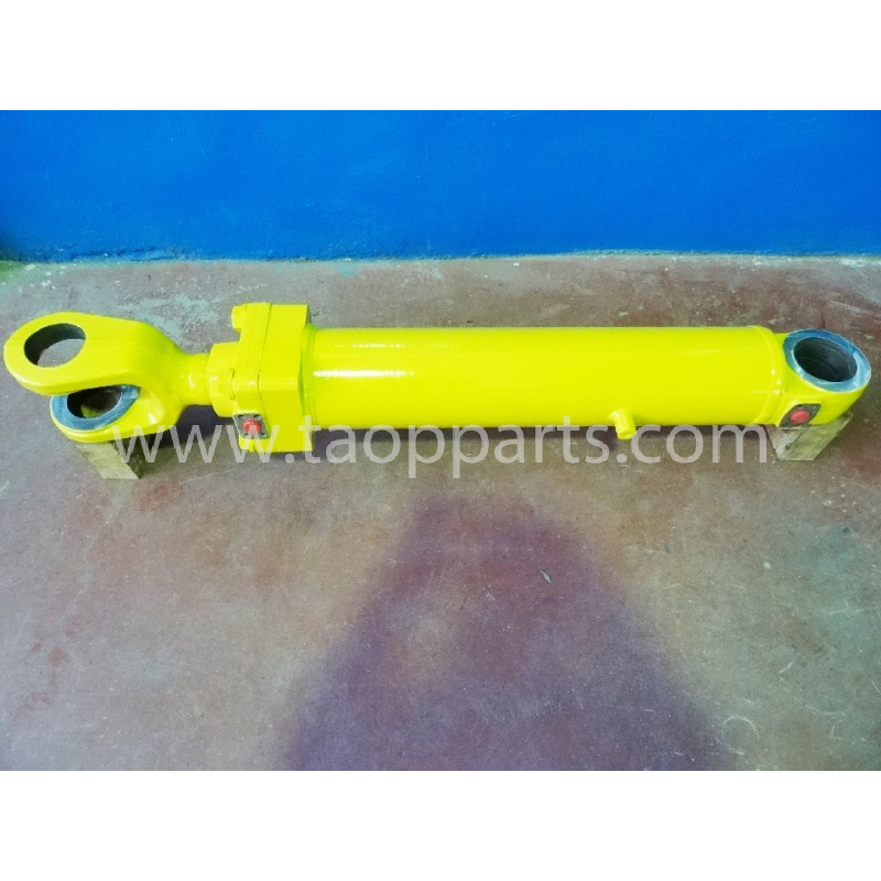 Komatsu Lift cylinder...