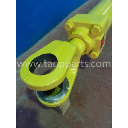 Komatsu Lift cylinder...