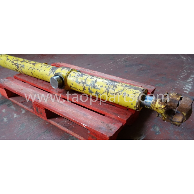 Komatsu cylinder... Komatsu cylinder...