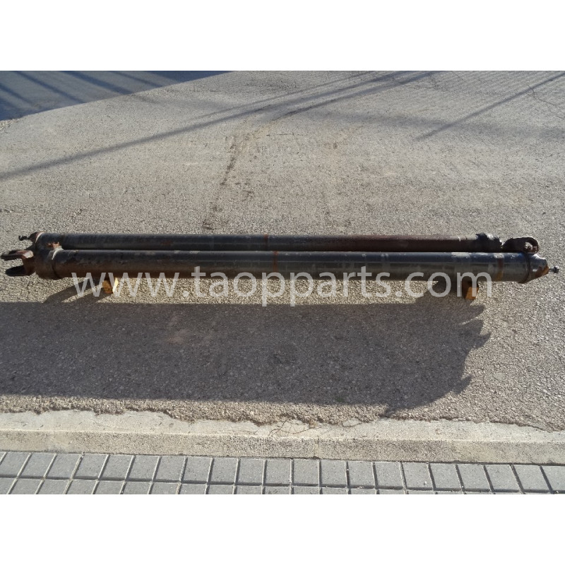 used Volvo Hoist Cylinder... used Volvo Hoist Cylinder...