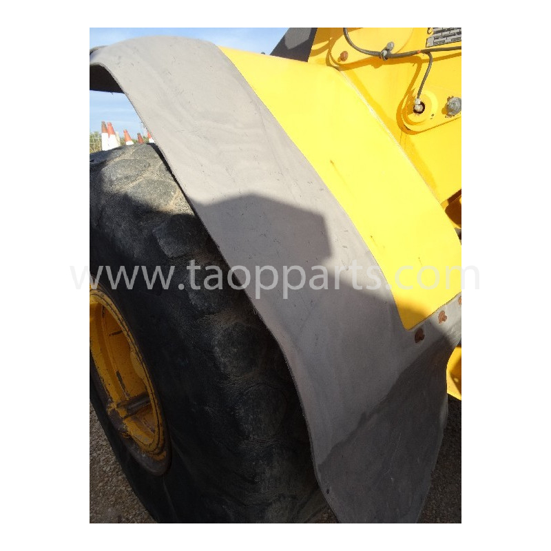 used Volvo Fender 11400839... used Volvo Fender 11400839...