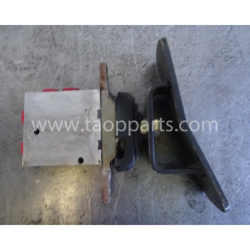 Komatsu Valve 702-16-01840... Komatsu Valve 702-16-01840...