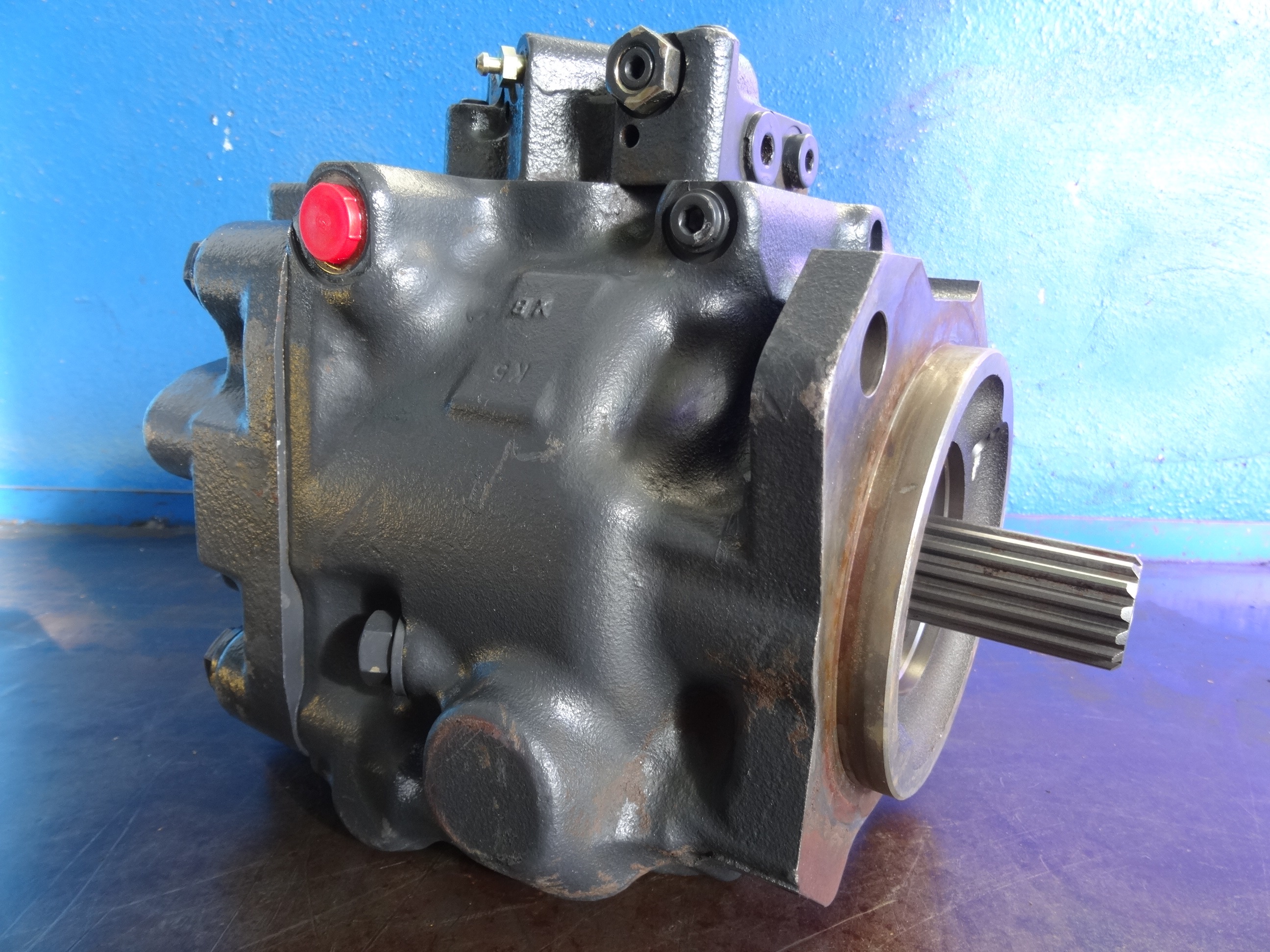 Hydraulic pump for backhoe loader