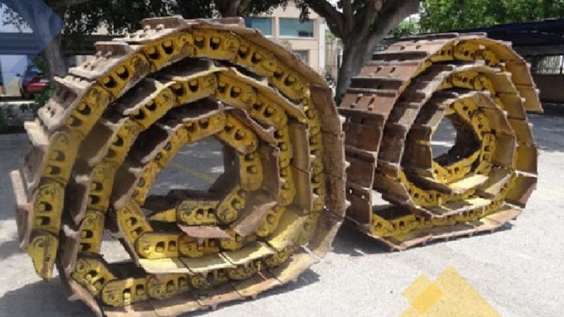 Komatsu chains