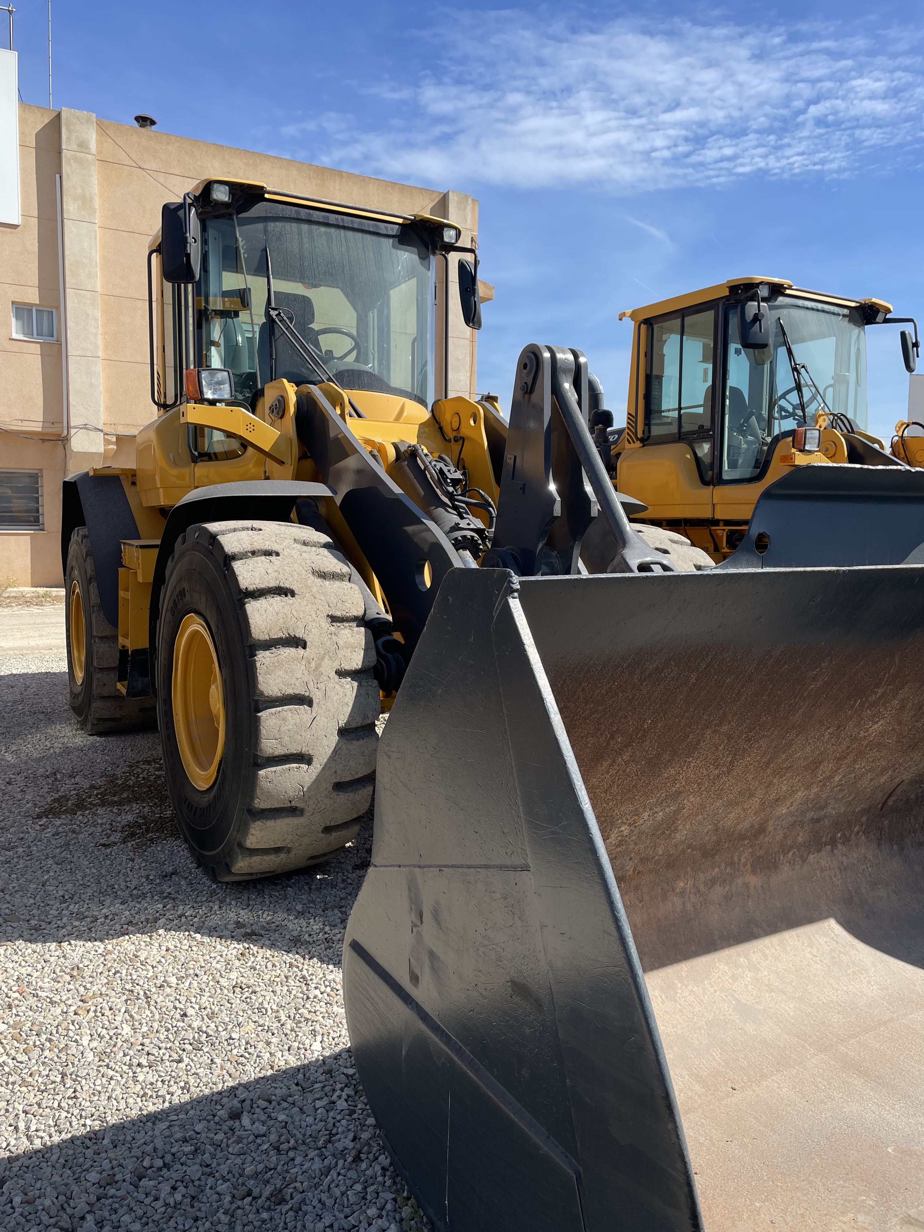 A Glimpse into the Heart of Our Machines: Hydraulic Pumps
